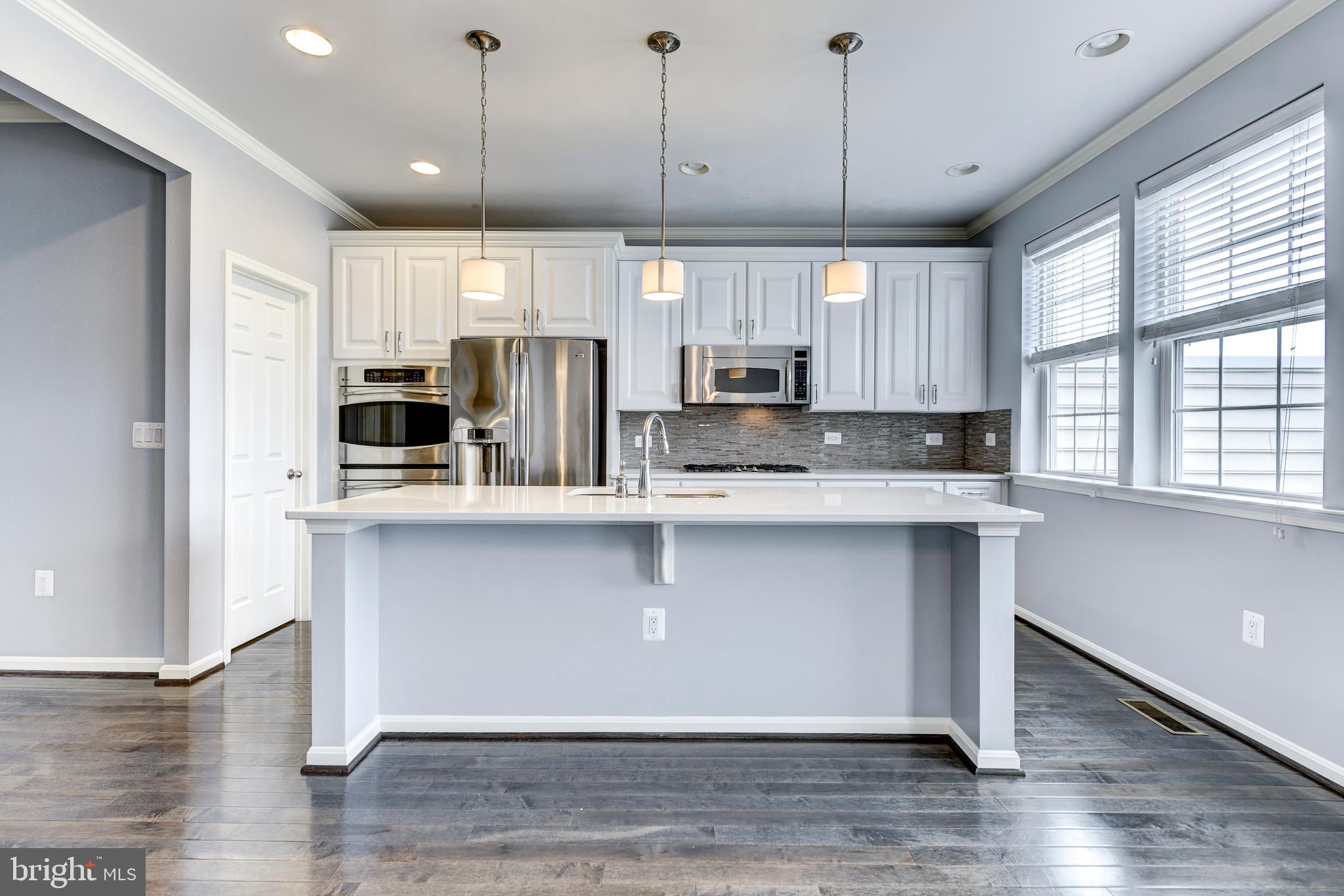 44104 Turf Field Square Chantilly, VA 20152 - Photo 8 of 38