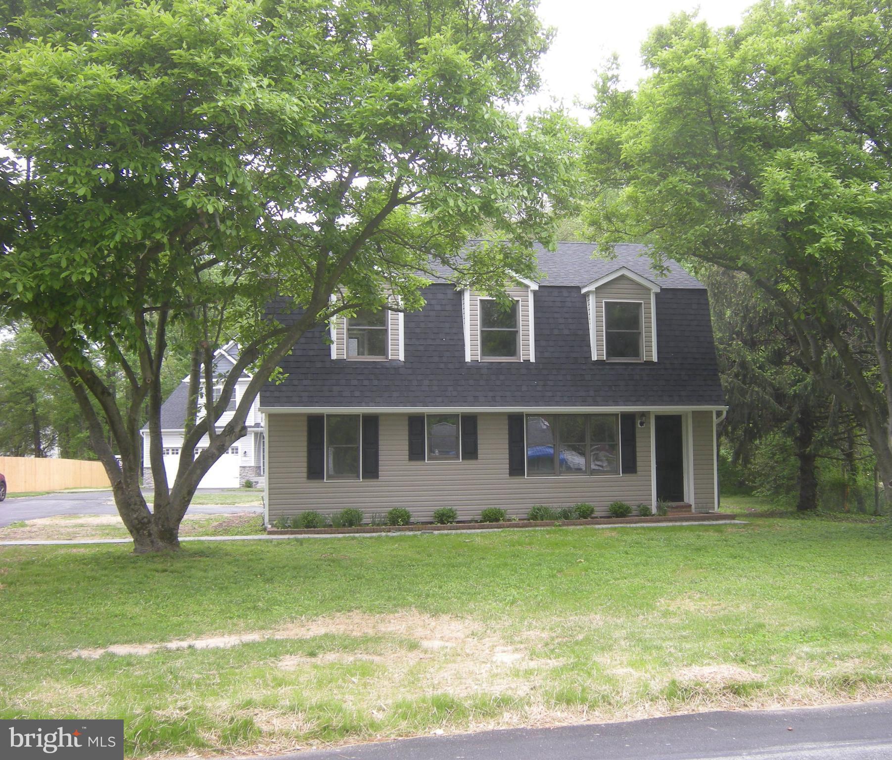610 Powhatan Beach Road Pasadena, MD 21122 - Photo 2 of 22 Shaded front yard