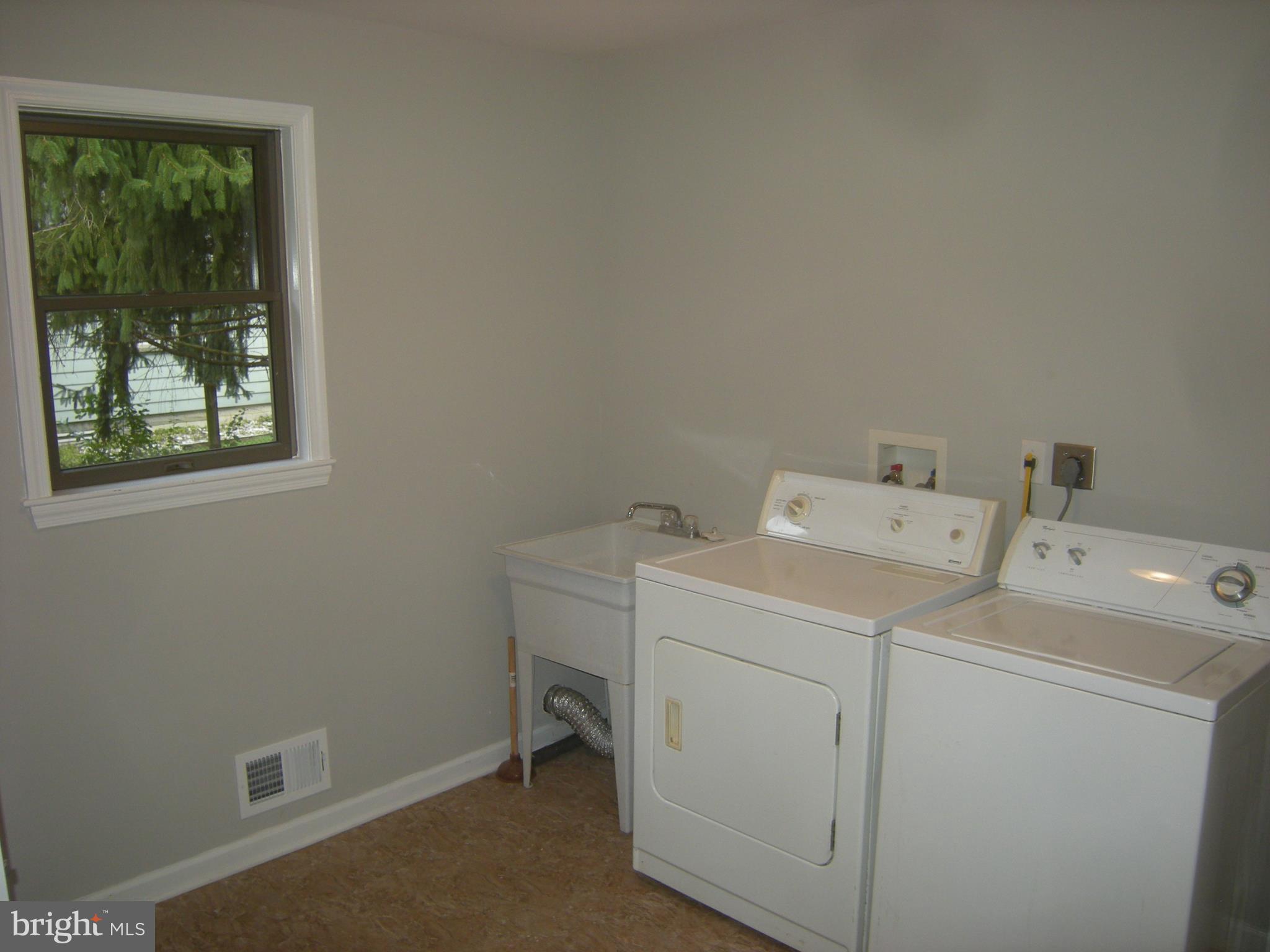 610 Powhatan Beach Road Pasadena, MD 21122 - Photo 14 of 22 Main Floor Laundry Room