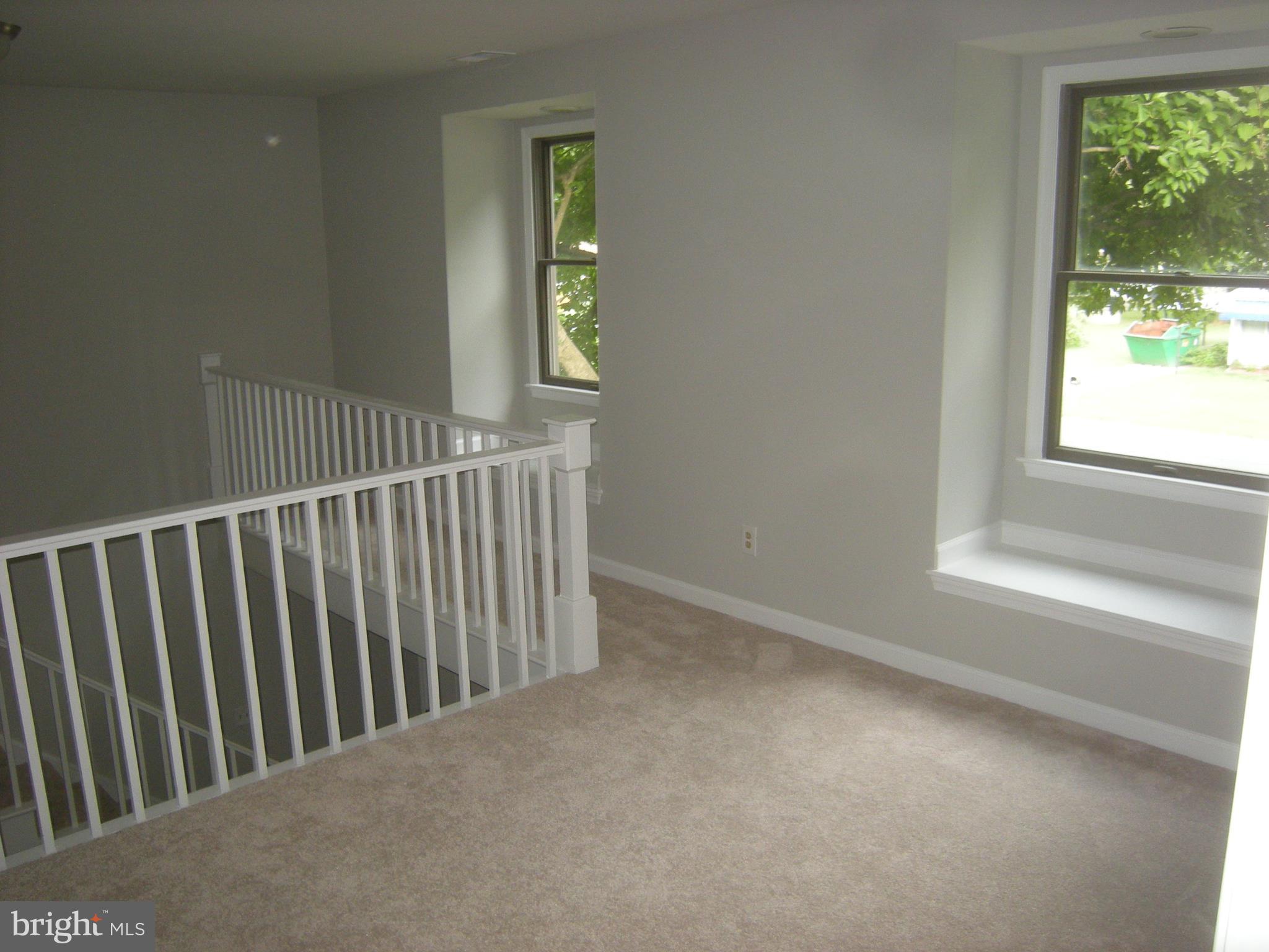 610 Powhatan Beach Road Pasadena, MD 21122 - Photo 17 of 22 Upper Level Sitting Area