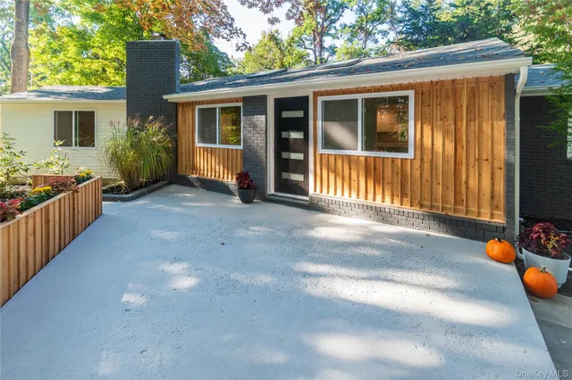 a view of a house with porch