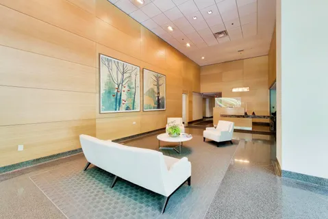 $339,000 | 1570 Elmwood Avenue, Unit 909, Evanston, IL 60201