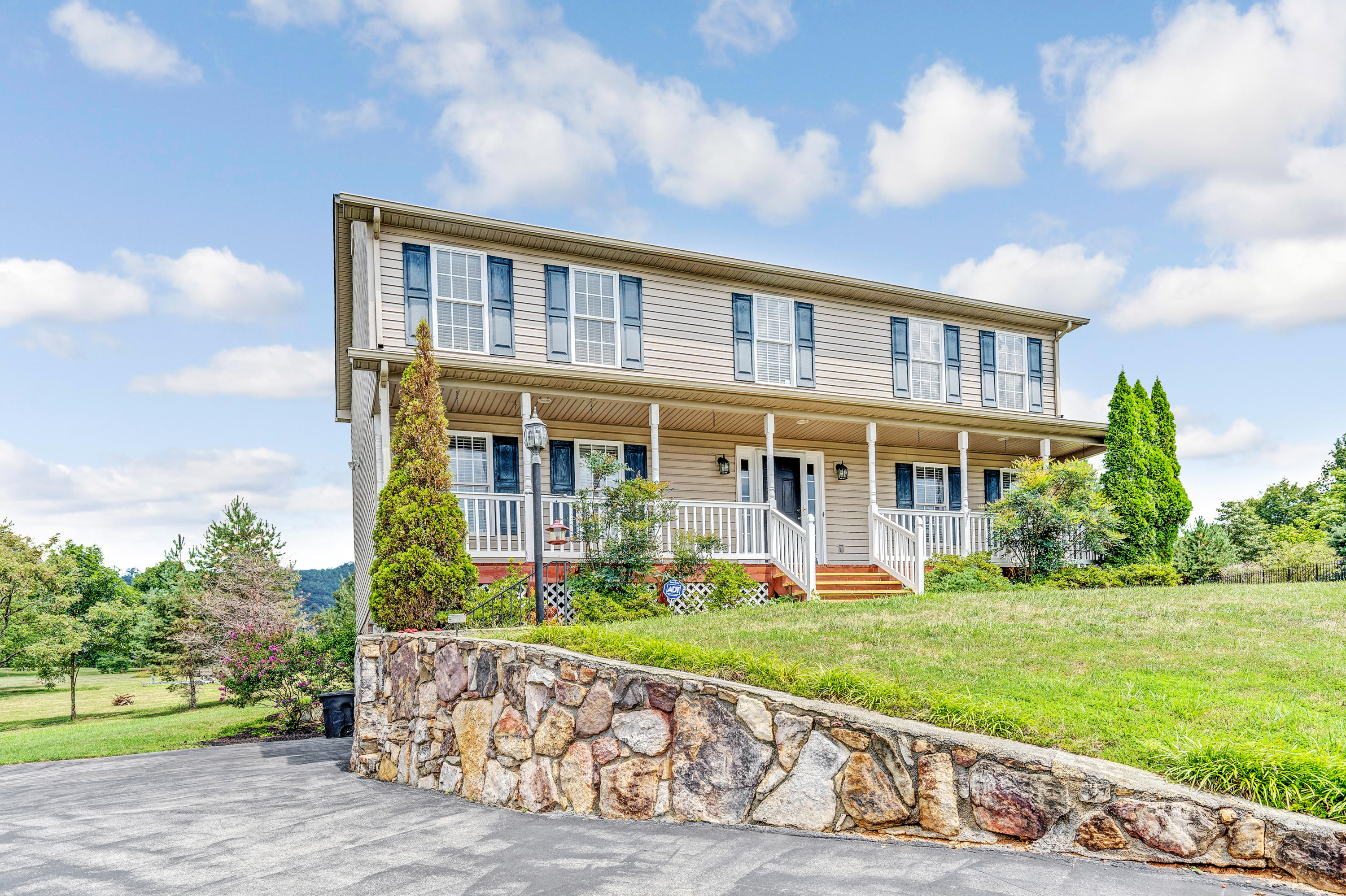 641 Castleridge Road Vinton, VA 24179 - Photo 1 of 38 4678-DSC07686_87_88_89_90