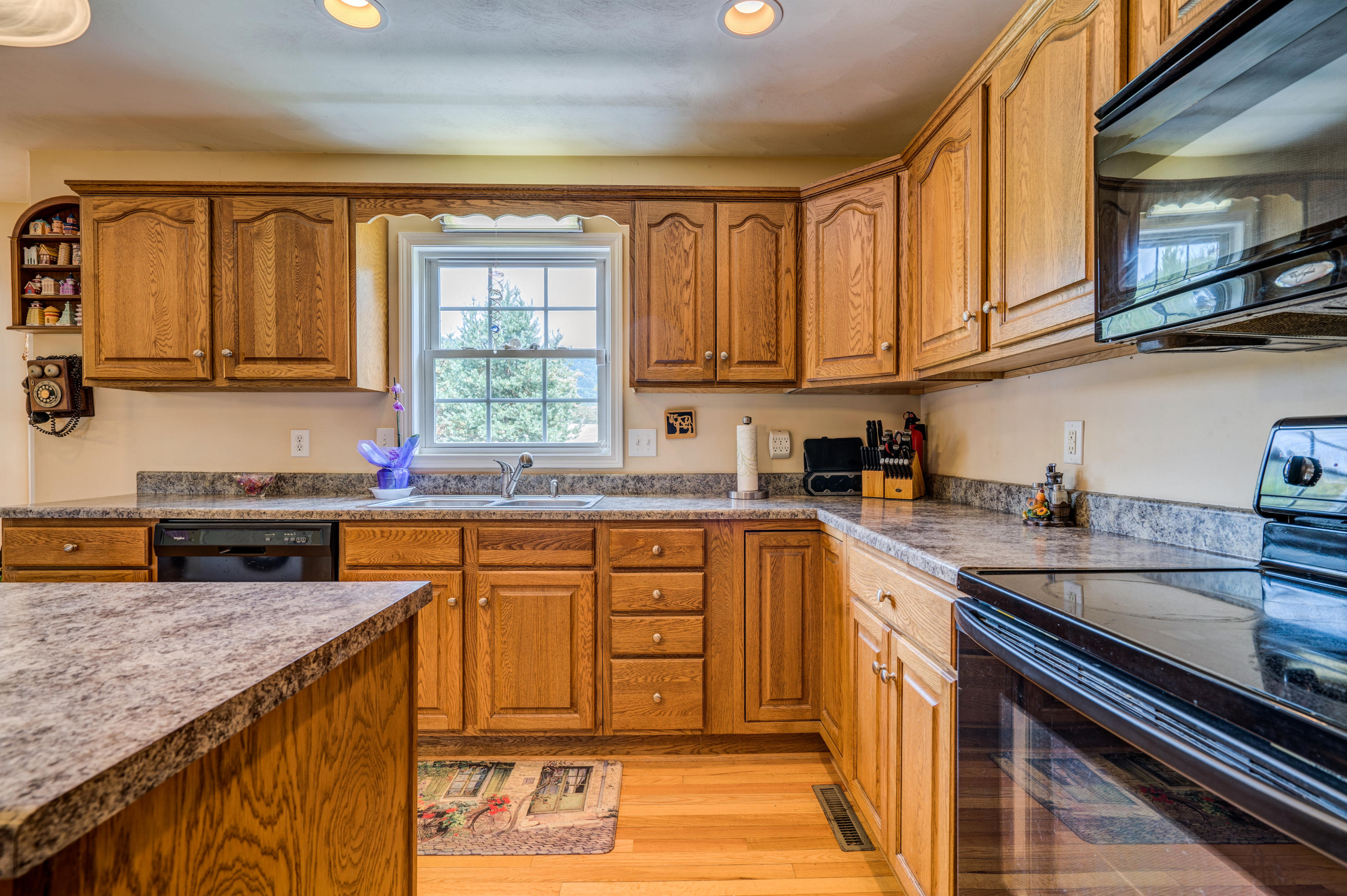 641 Castleridge Road Vinton, VA 24179 - Photo 11 of 38 DSC07741_2_3_4_5