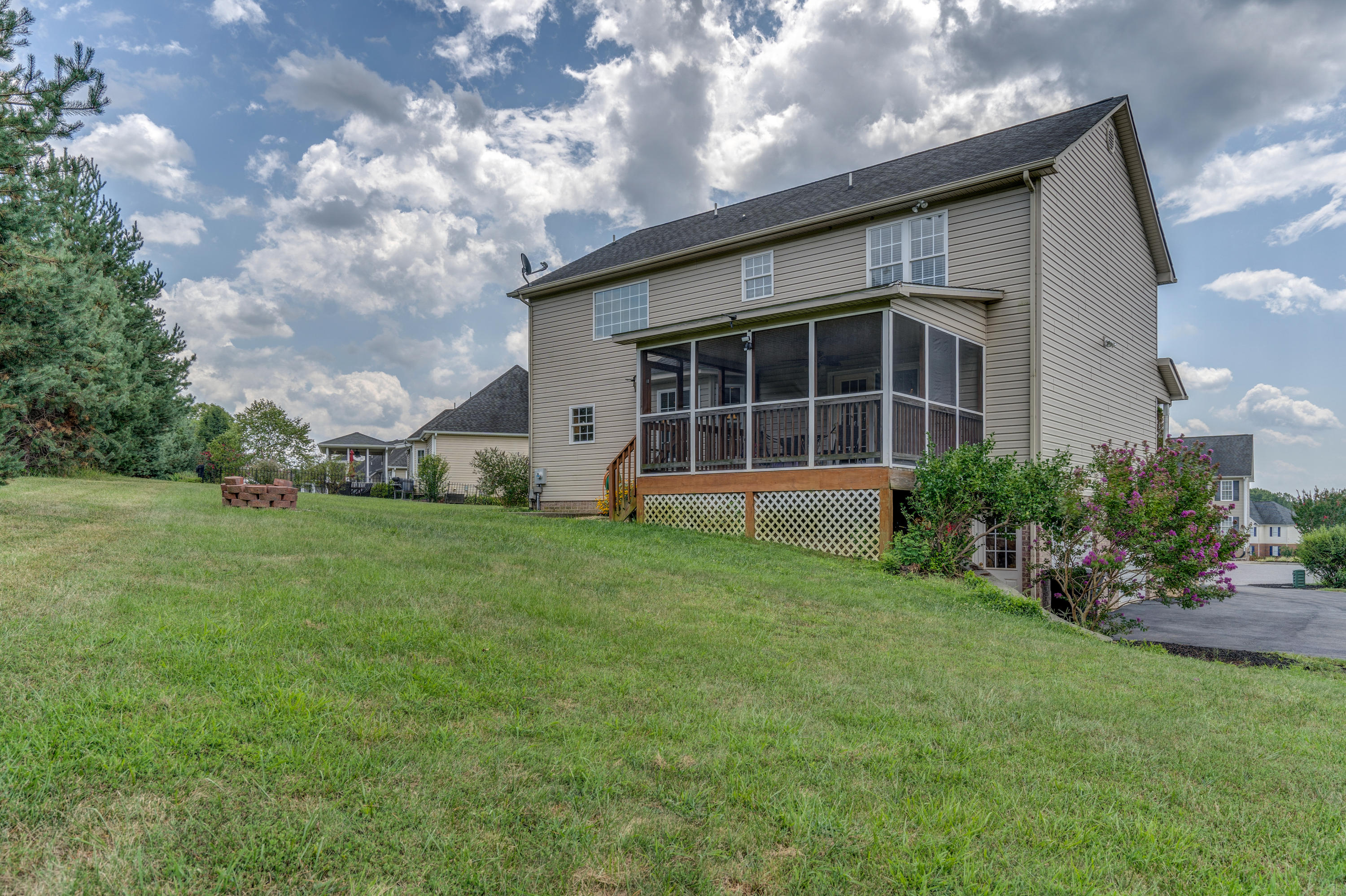 641 Castleridge Road Vinton, VA 24179 - Photo 33 of 38 DSC07881_2_3_4_5