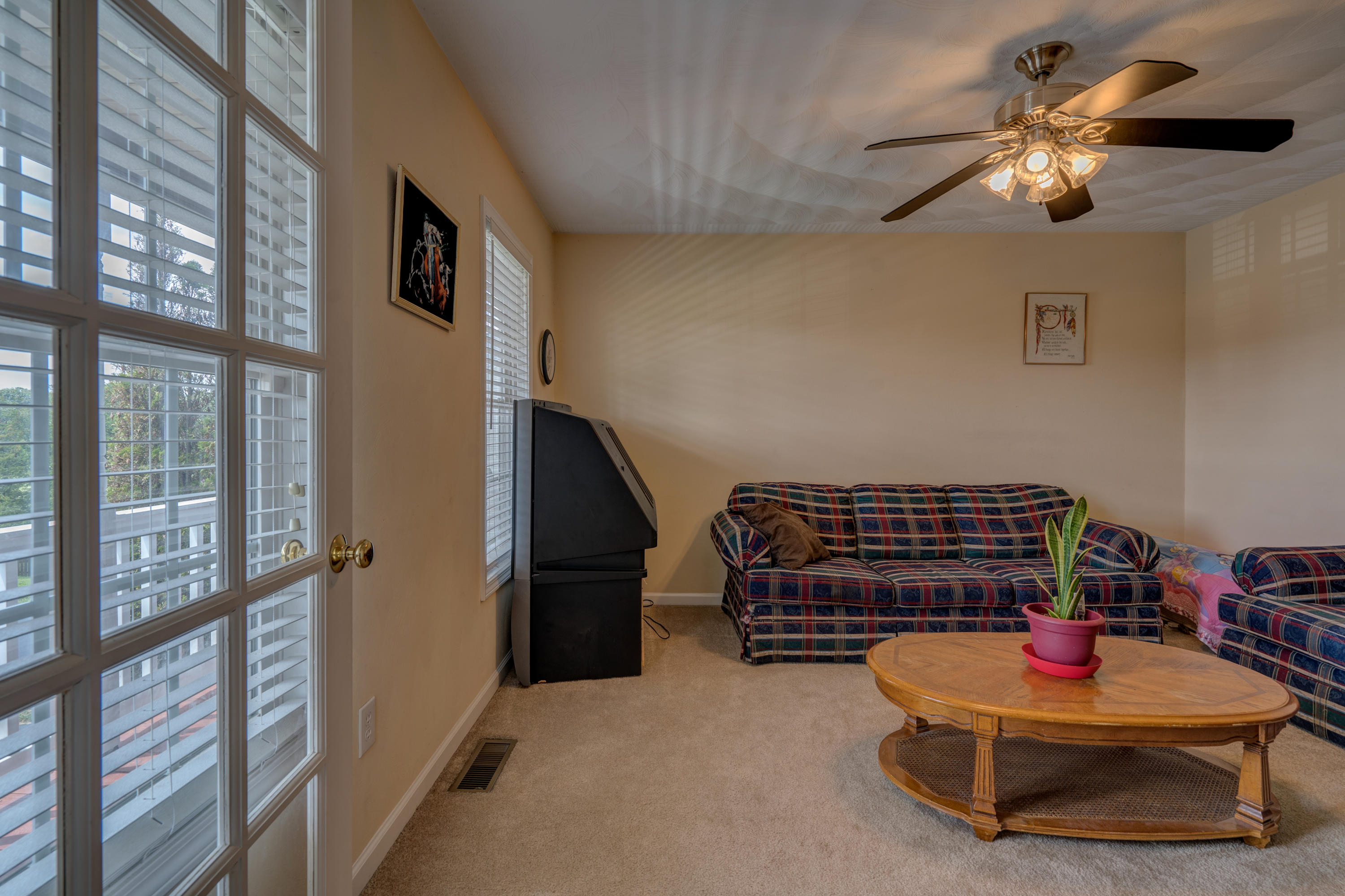 641 Castleridge Road Vinton, VA 24179 - Photo 6 of 38 DSC07701_2_3_4_5