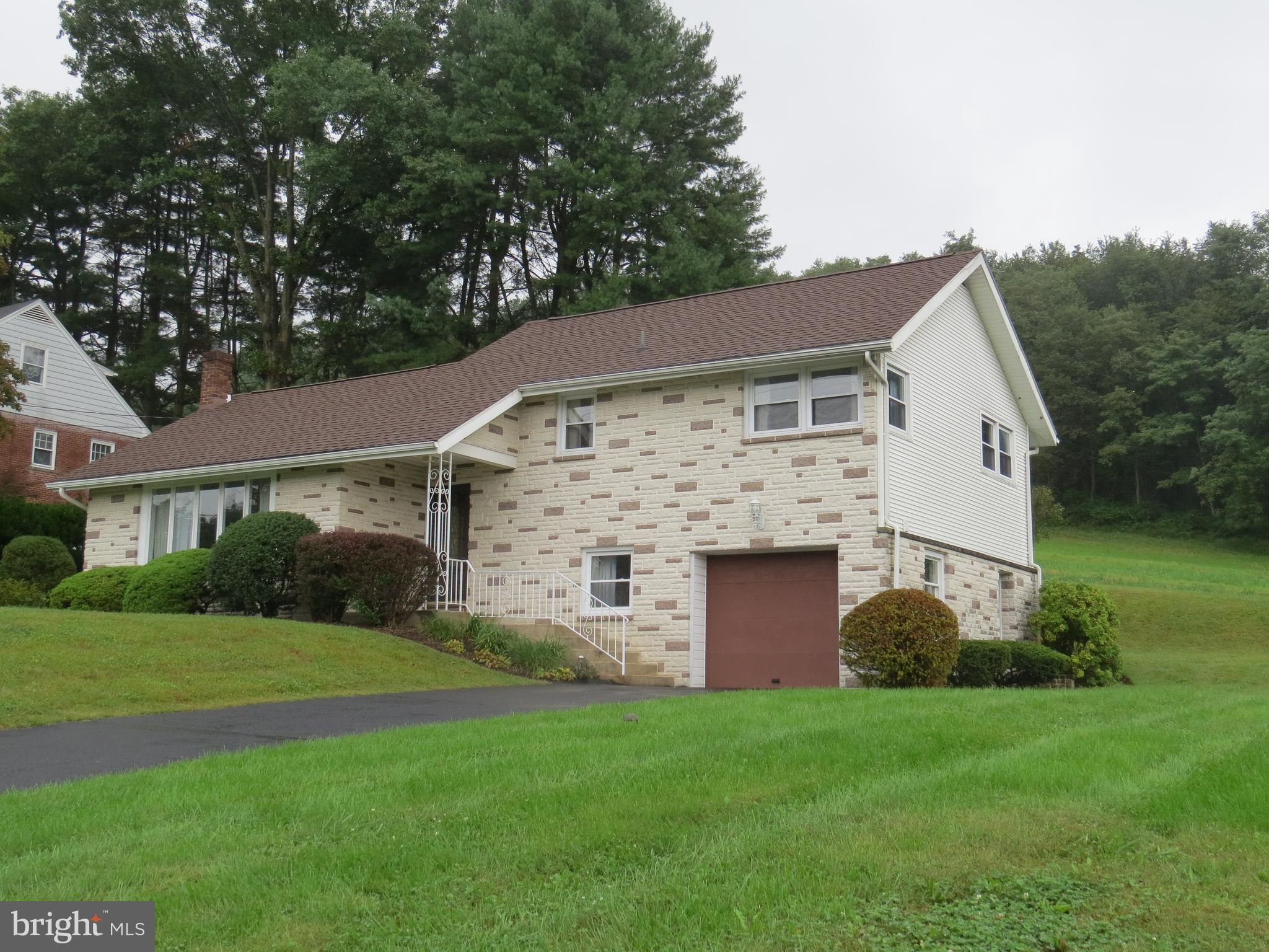 10 Oak Grove Road Pine Grove, PA 17963 - Photo 2 of 31 Gallery Image 2