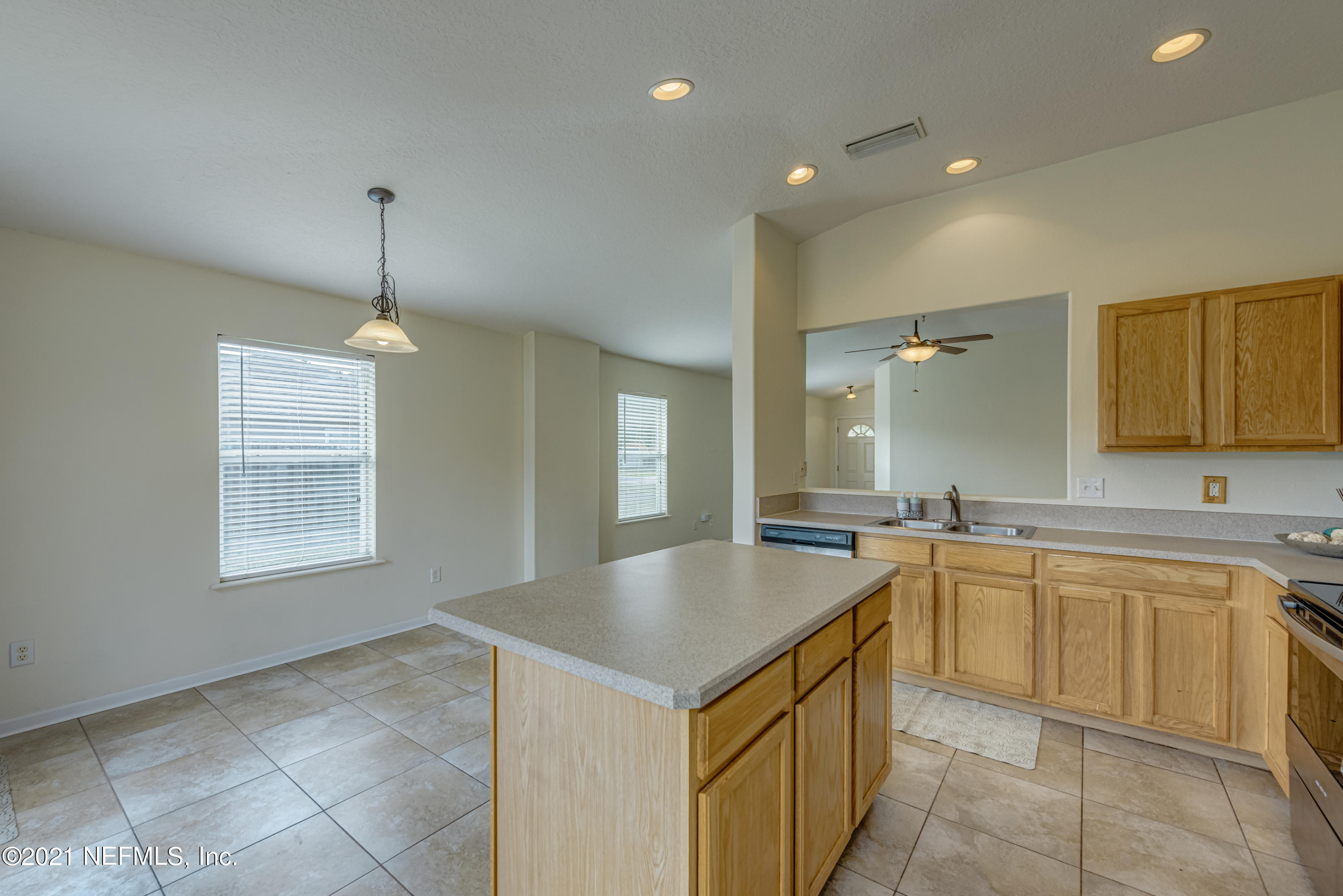 658 MacKenzie Circle St. Augustine, FL 32092 - Photo 5 of 39 658 Mackenzie Cir_32092-15