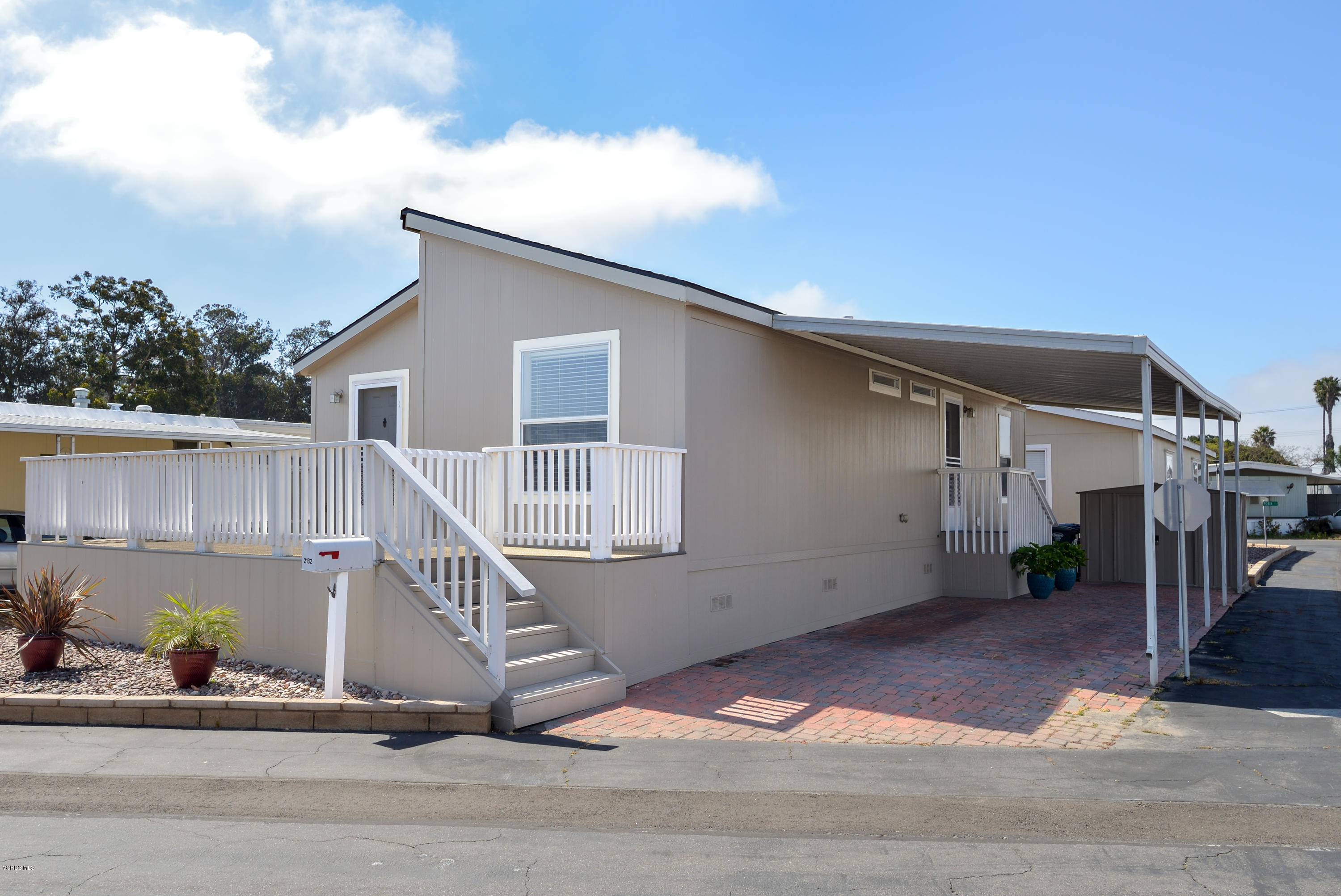 2132 Bluejay Avenue Oxnard, CA 93033 - Photo 3 of 20 a house view with a garden space