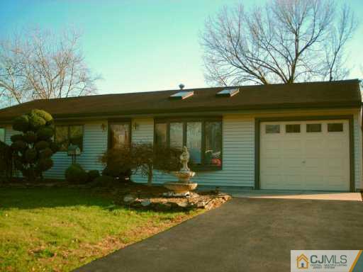 6 Pelham Road Kendall Park, NJ 08824 - Photo 3 of 4 front view of a house with a yard