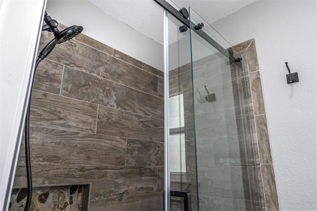 2004 Tarver Road Burleson, TX 76028 - Photo 22 of 28