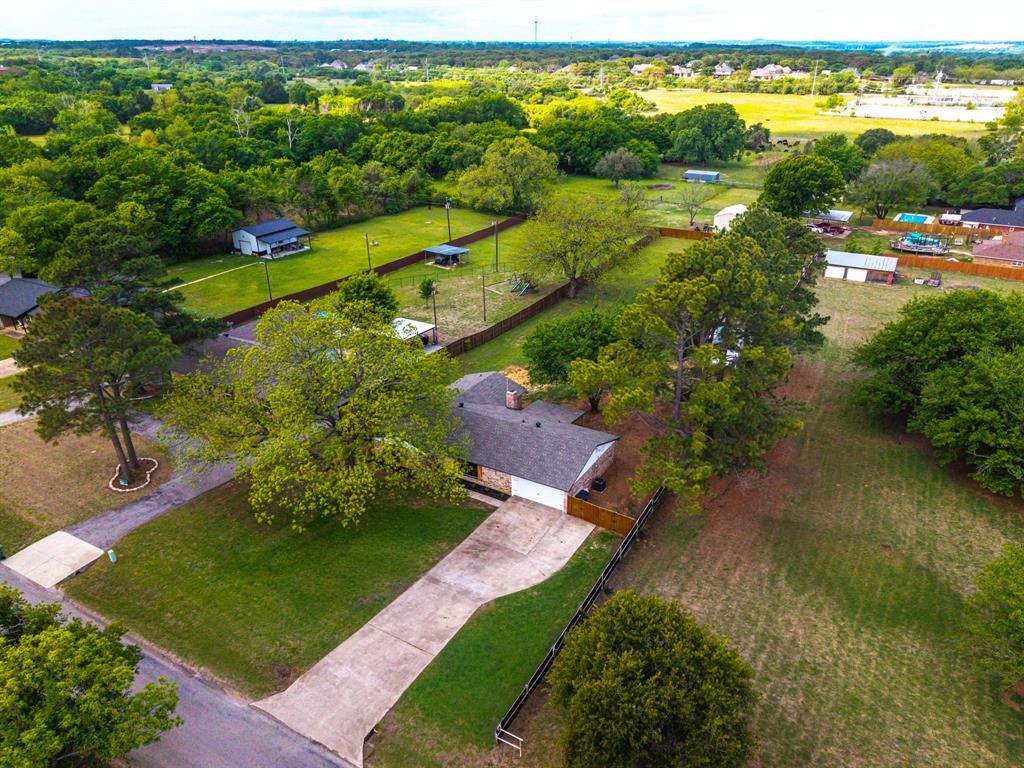 2004 Tarver Road Burleson, TX 76028 - Photo 5 of 28