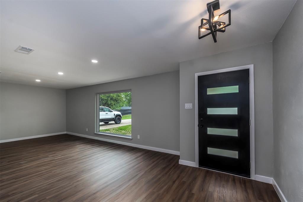 2004 Tarver Road Burleson, TX 76028 - Photo 7 of 28