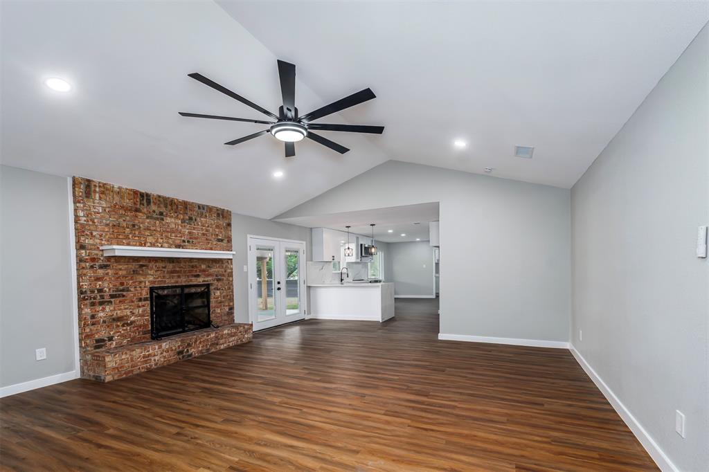 2004 Tarver Road Burleson, TX 76028 - Photo 8 of 28