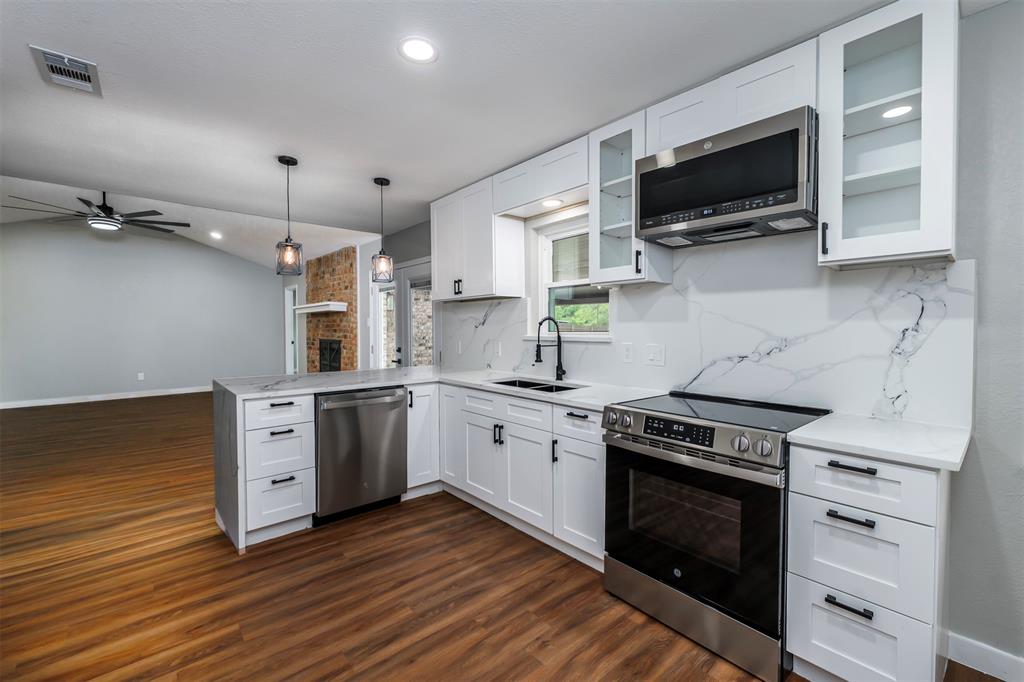 2004 Tarver Road Burleson, TX 76028 - Photo 10 of 28