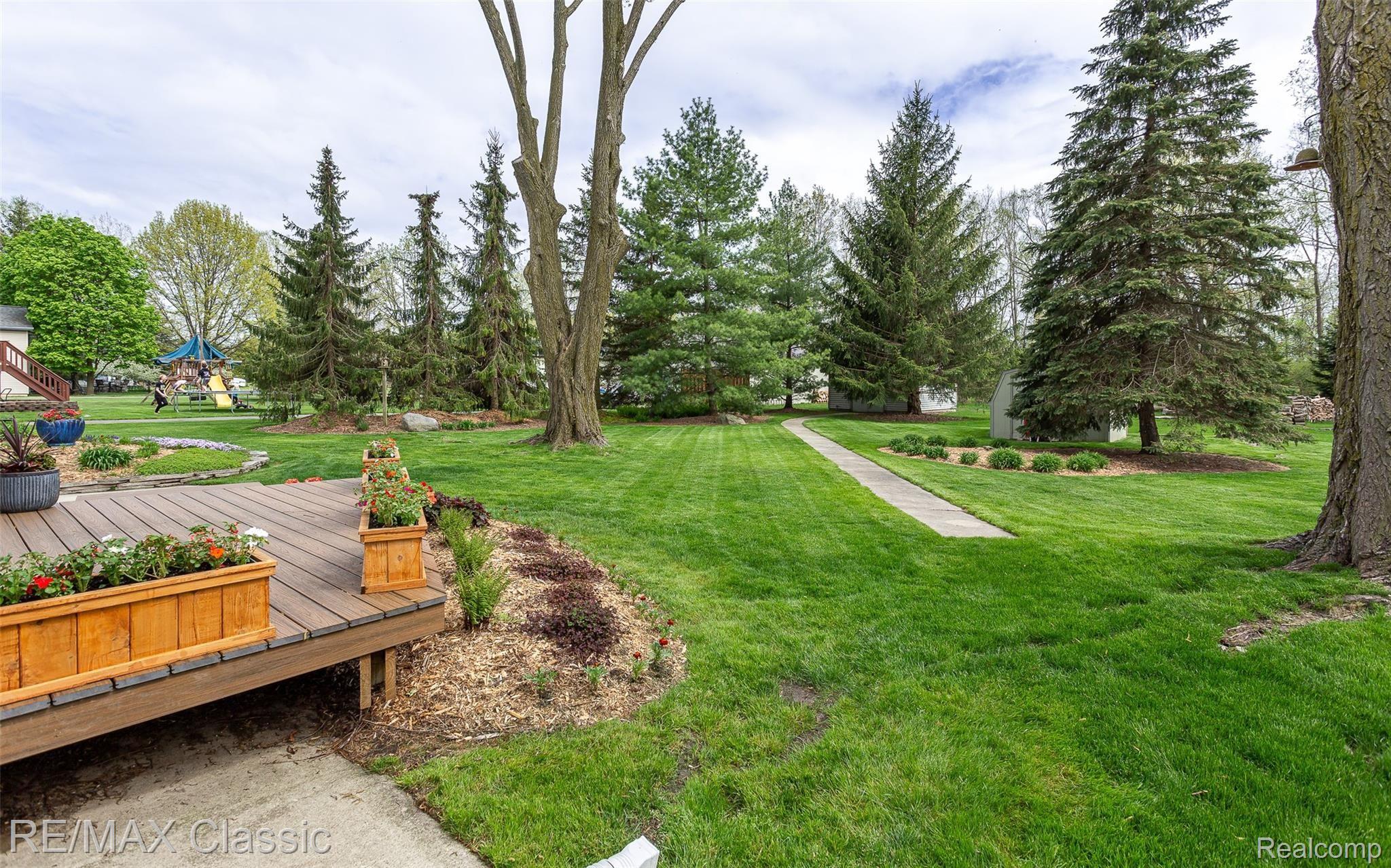 4021 West Maple Road Wixom, MI 48393 - Photo 40 of 46 4021 west maple exteriors (4).jpg