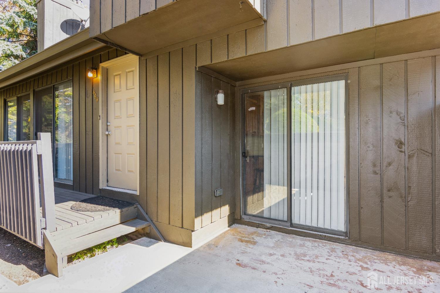 464 Westgate Drive Edison, NJ 08820 - Photo 4 of 31