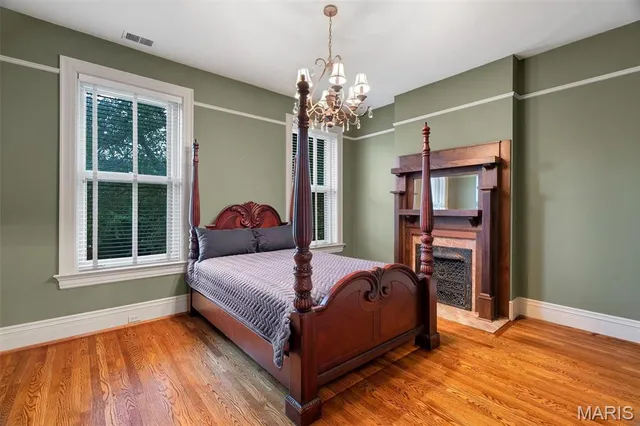 $1,195,000 | 3125 Russell Boulevard, St. Louis, MO 63104