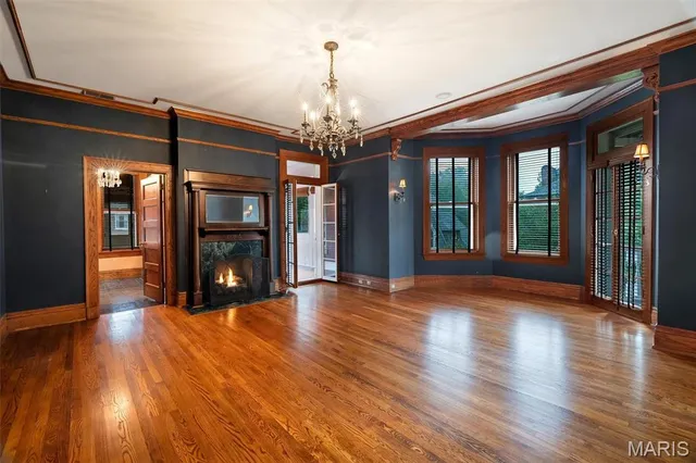 $1,195,000 | 3125 Russell Boulevard, St. Louis, MO 63104