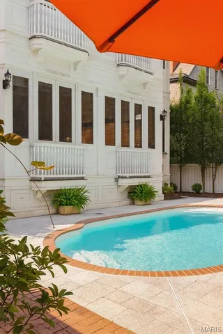 $1,195,000 | 3125 Russell Boulevard, St. Louis, MO 63104