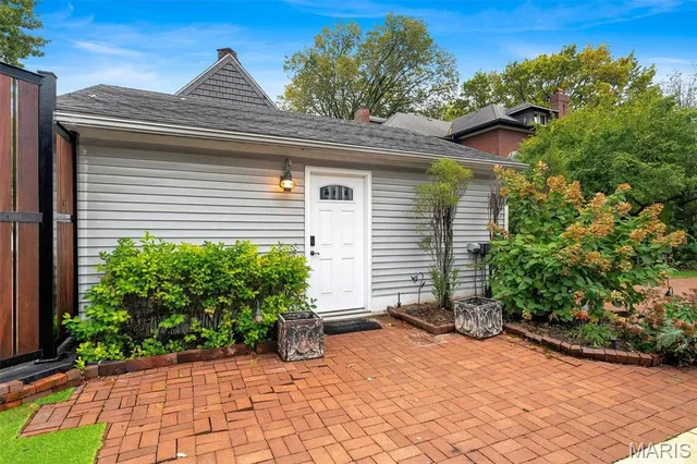 $1,195,000 | 3125 Russell Boulevard, St. Louis, MO 63104