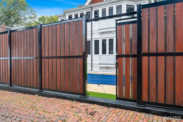 $1,195,000 | 3125 Russell Boulevard, St. Louis, MO 63104