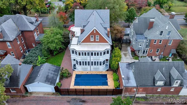 $1,195,000 | 3125 Russell Boulevard, St. Louis, MO 63104