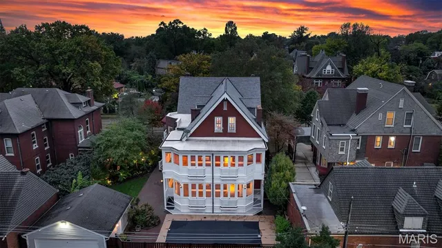 $1,195,000 | 3125 Russell Boulevard, St. Louis, MO 63104