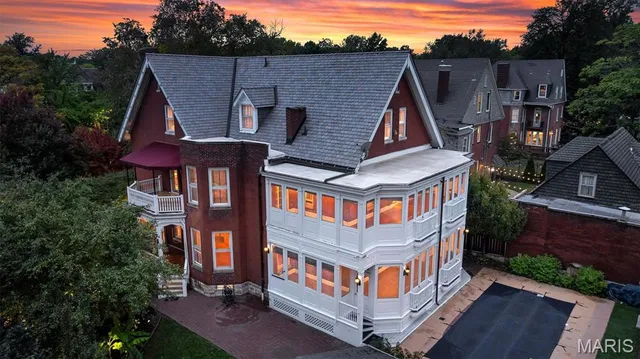 $1,195,000 | 3125 Russell Boulevard, St. Louis, MO 63104