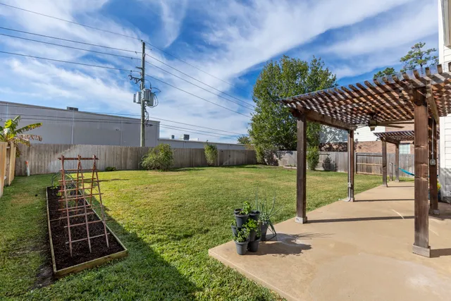 a view of an outdoor space