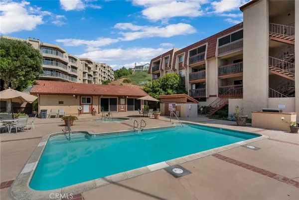 $565,000 | 2101 East 21st Street, Unit 113, Signal Hill, CA 90755