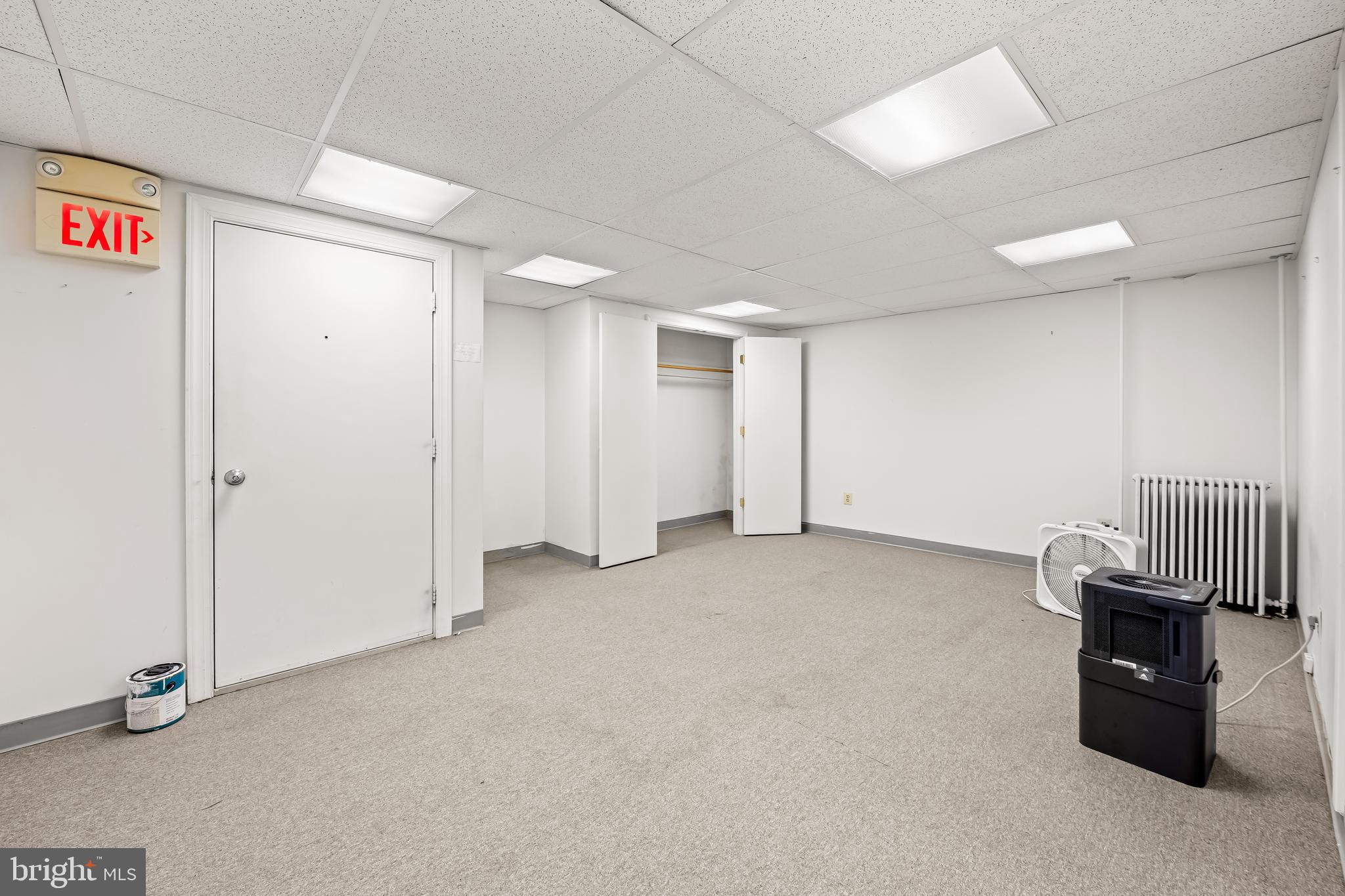 212 Duke Of Gloucester Street Annapolis, MD 21401 - Photo 14 of 23 a view of an empty room and a window