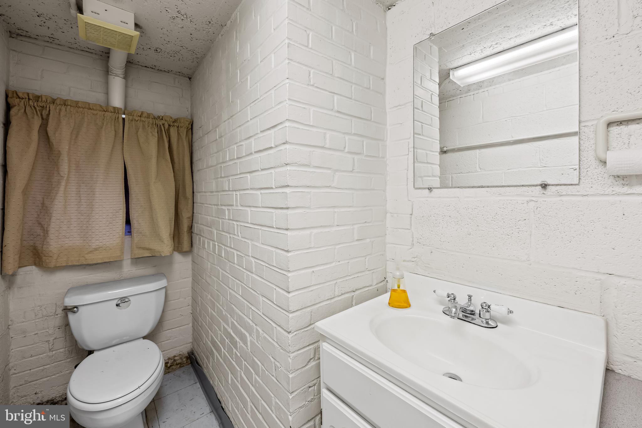 212 Duke Of Gloucester Street Annapolis, MD 21401 - Photo 16 of 23 a bathroom with a sink a toilet and shower