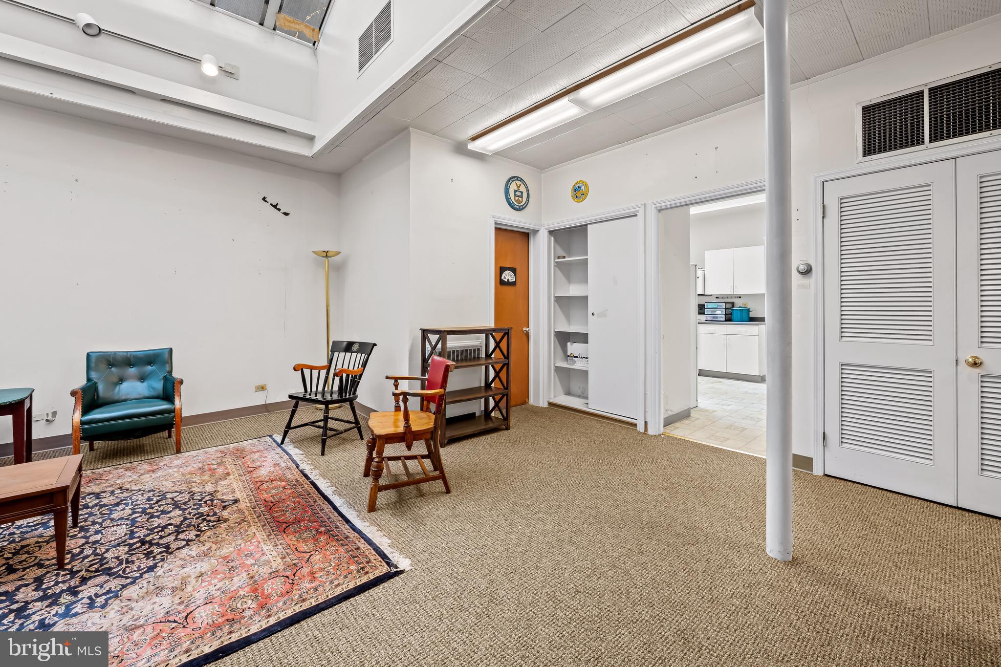 212 Duke Of Gloucester Street Annapolis, MD 21401 - Photo 2 of 23 a view of a livingroom with furniture and a rug