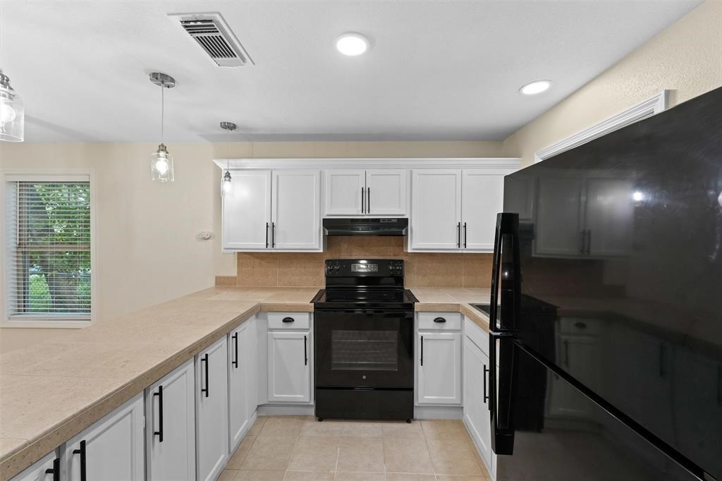 808 Beaumont Street Anahuac, TX 77514 - Photo 11 of 15