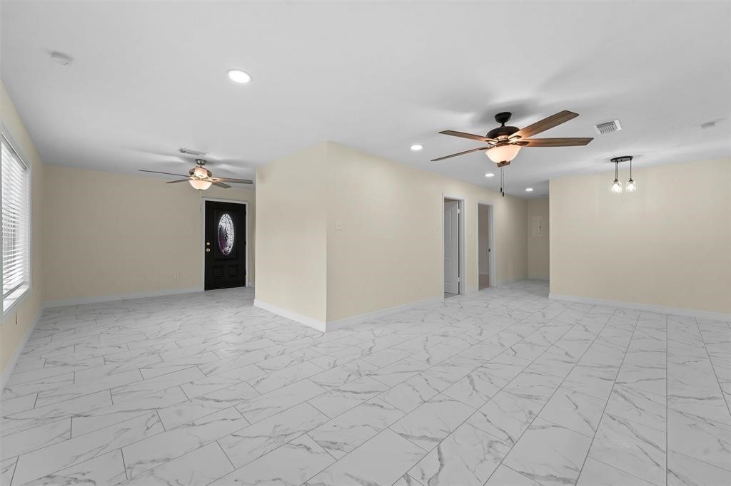 808 Beaumont Street Anahuac, TX 77514 - Photo 6 of 15