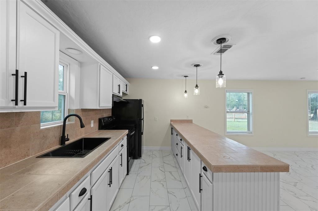 808 Beaumont Street Anahuac, TX 77514 - Photo 8 of 15