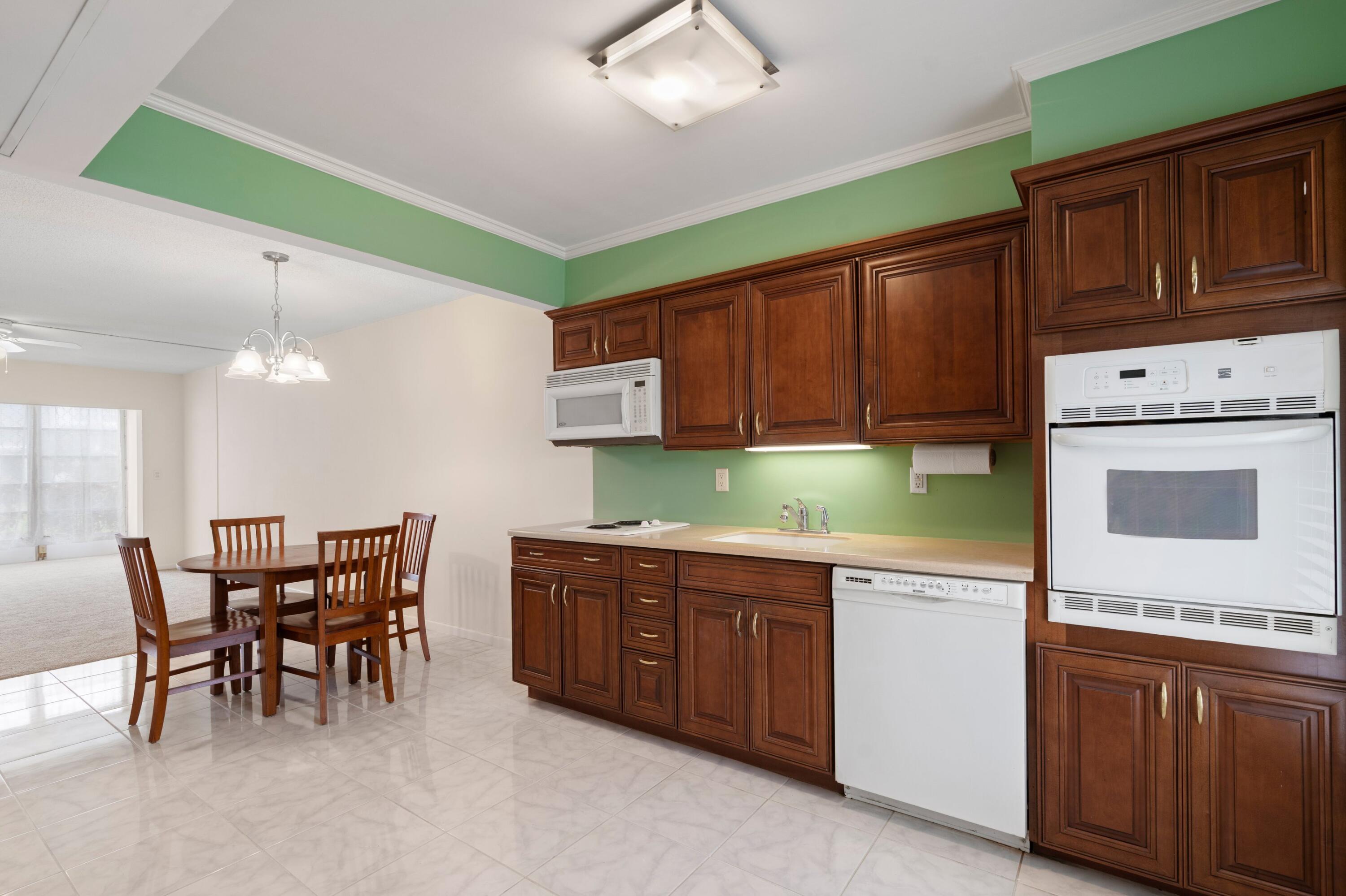 400 Northeast 20th Street, Unit D112 Boca Raton, FL 33431 - Photo 8 of 39 Kitchen