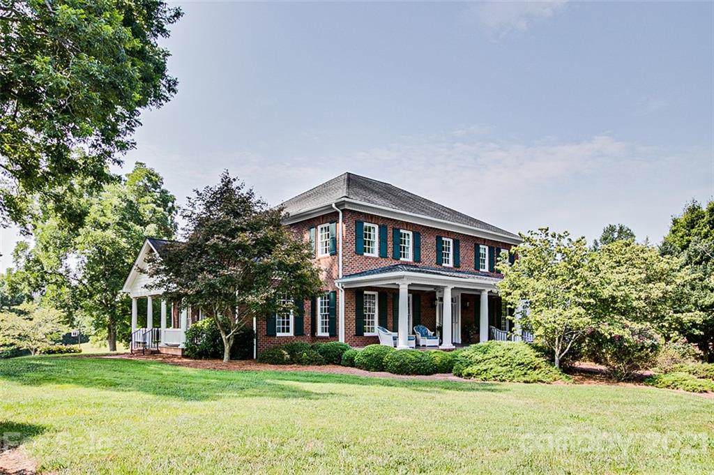 2215 Old Lexington Road Asheboro, NC 27205 - Photo 40 of 48 a front view of building with yard