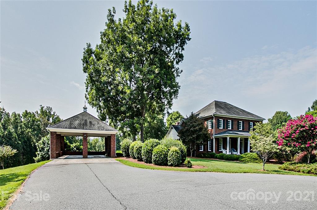 2215 Old Lexington Road Asheboro, NC 27205 - Photo 42 of 48 a front view of house with yard and green space
