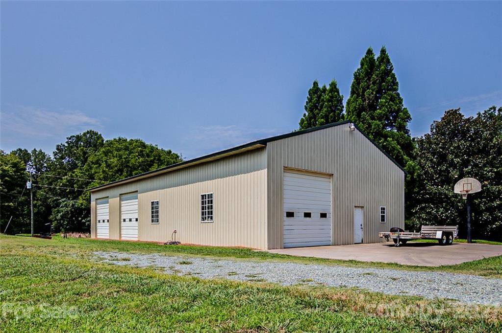 2215 Old Lexington Road Asheboro, NC 27205 - Photo 44 of 48 a view of a house with backyard and garden
