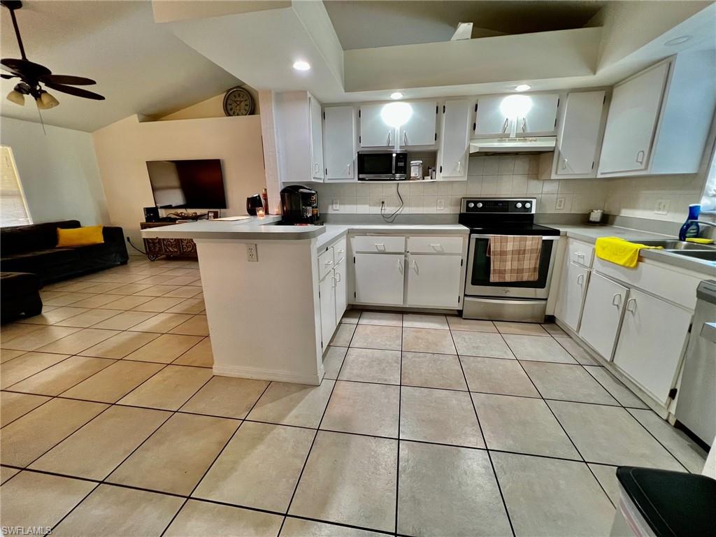 9224 Pomelo Road East Fort Myers, FL 33967 - Photo 4 of 26 Kitchen with view to the living room