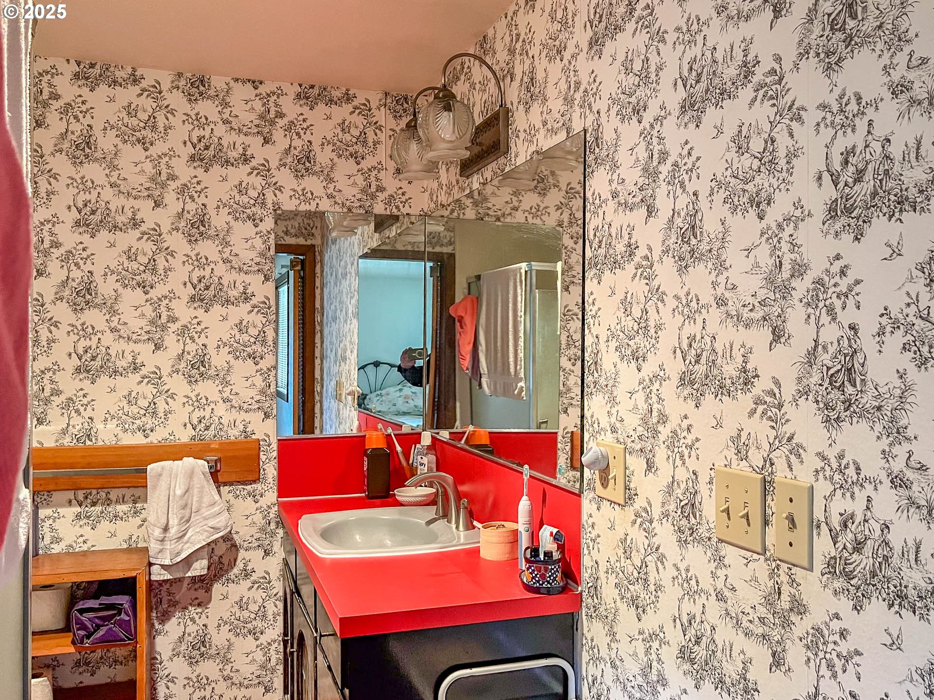 1810 Rifle Range Street Roseburg, OR 97470 - Photo 20 of 37 Bathroom, Attached