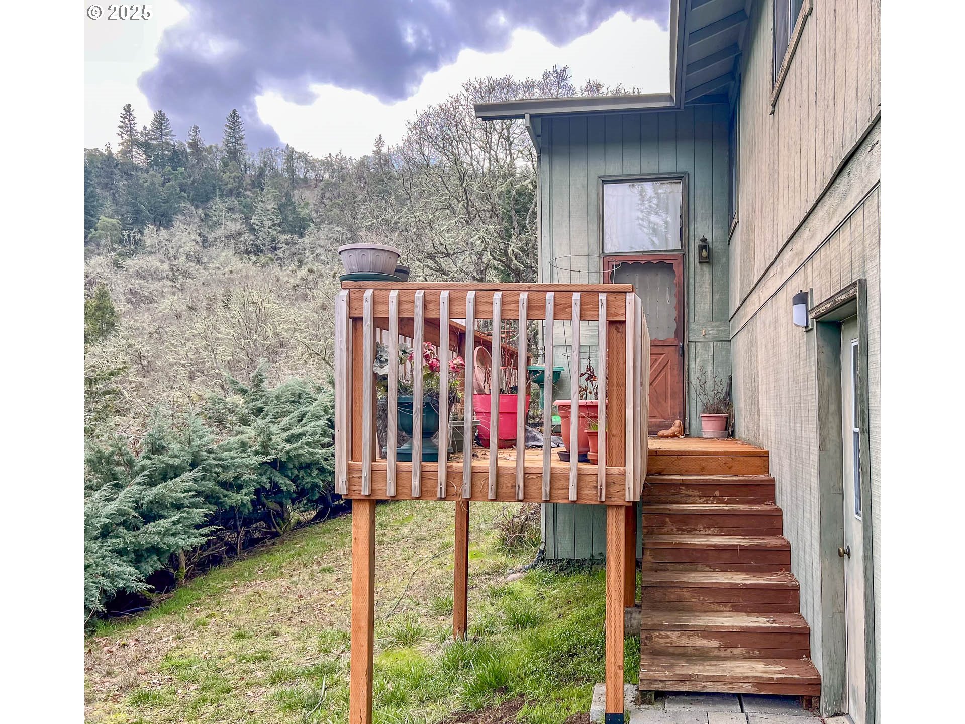 1810 Rifle Range Street Roseburg, OR 97470 - Photo 2 of 37