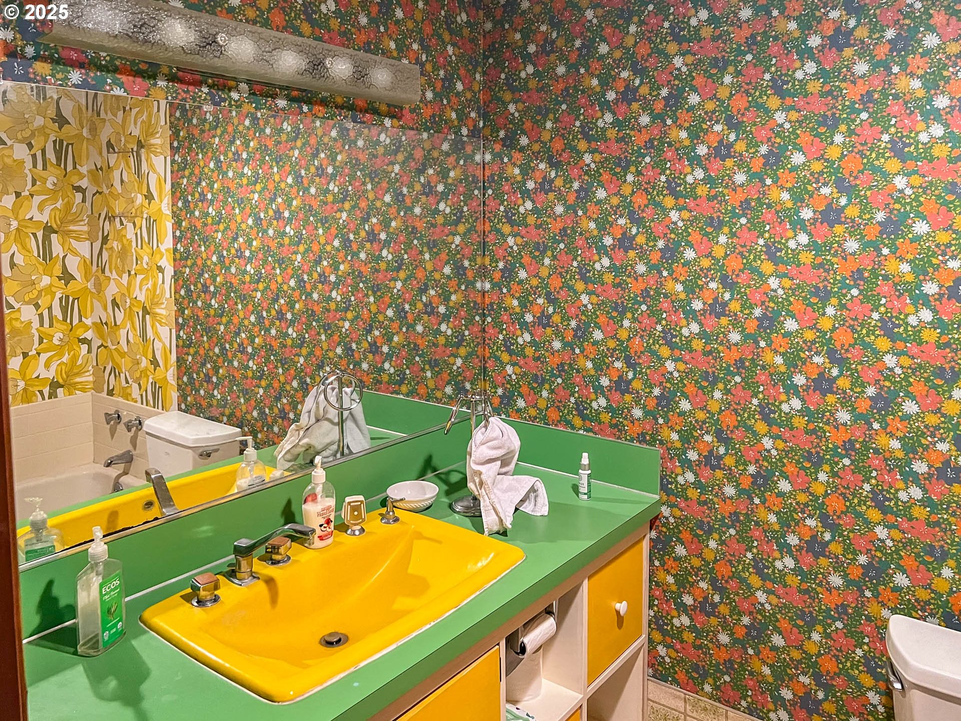 1810 Rifle Range Street Roseburg, OR 97470 - Photo 23 of 37 Bathroom