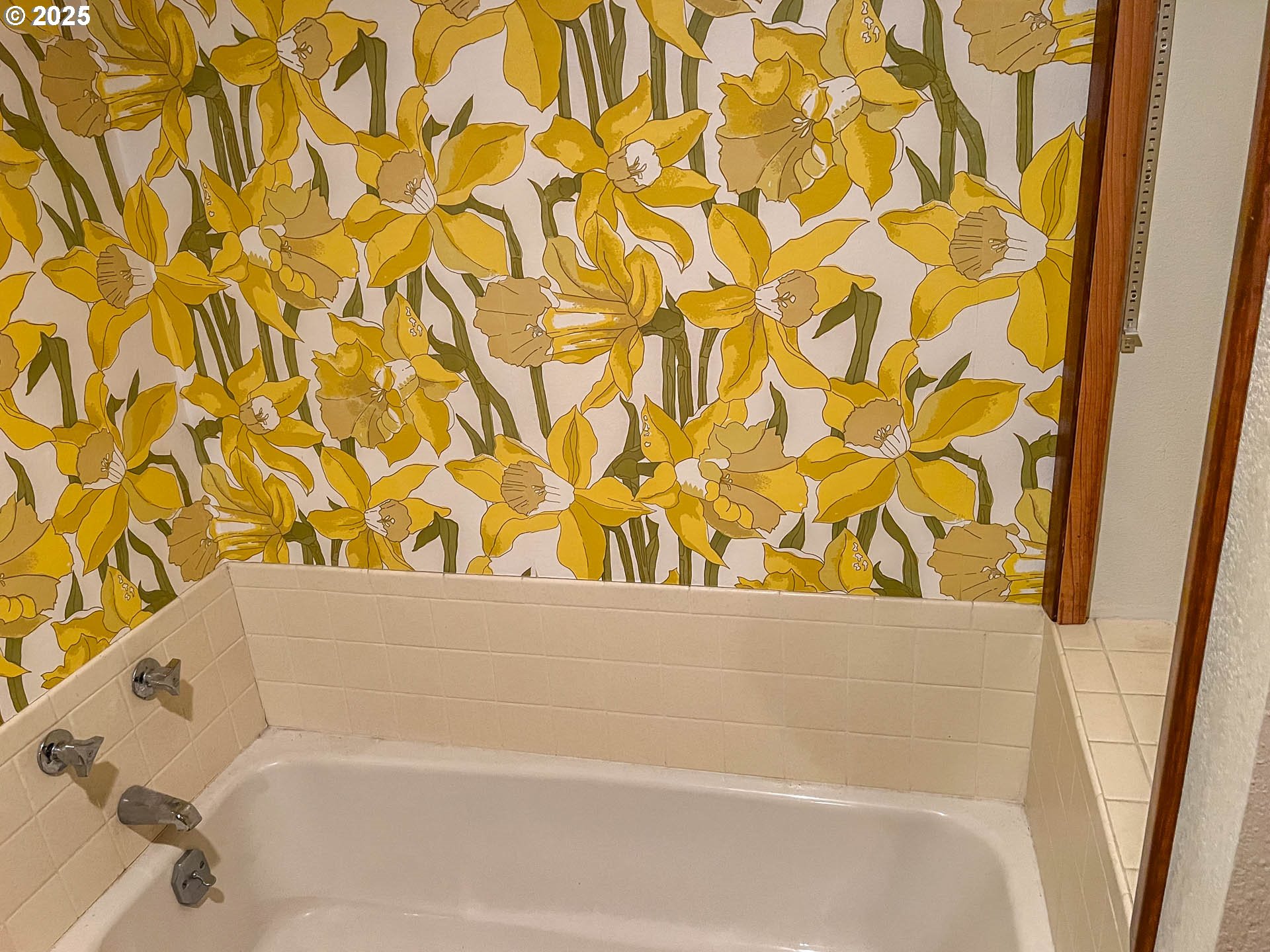 1810 Rifle Range Street Roseburg, OR 97470 - Photo 24 of 37 Bathroom