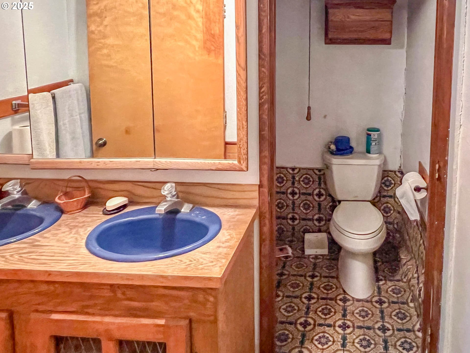 1810 Rifle Range Street Roseburg, OR 97470 - Photo 26 of 37 Bathroom