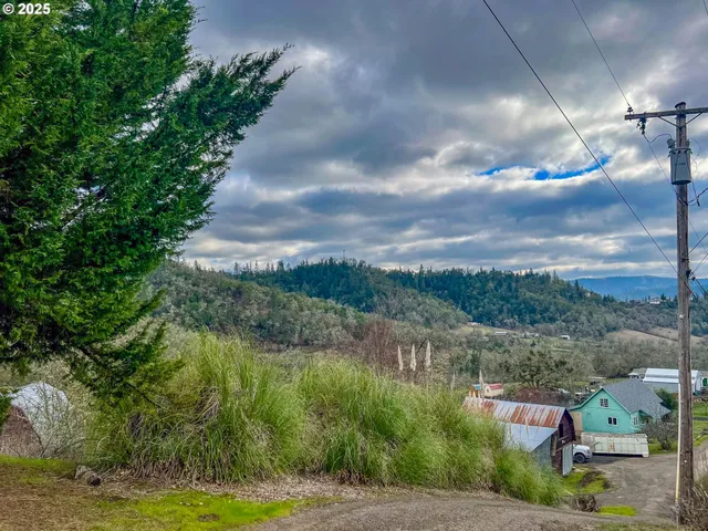$750,000 | 1810 Rifle Range Street, Roseburg, OR 97470