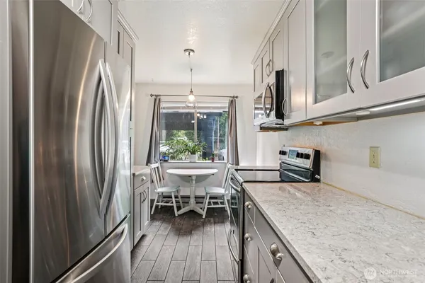 $349,999 | 280 Newport Way Northwest, Unit B14, Issaquah, WA 98027