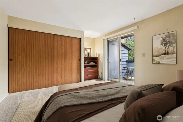 an empty room with closet and mirror